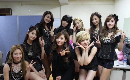 周二女星吃瓜事件视频播放,视频播放引发热议