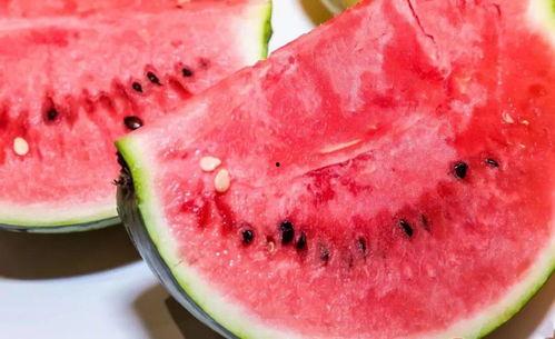 公园吃瓜视频教程,轻松掌握夏日消暑新技能