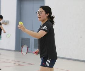 打羽毛球吃瓜视频,趣味视频带你领略运动魅力