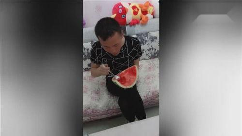 吃西瓜留瓜心视频,创意视频教你巧留瓜心