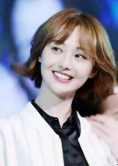 吃瓜视频长发女博主,揭秘娱乐圈幕后故事