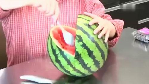 吃瓜简单画法视频,轻松绘制吃瓜达人