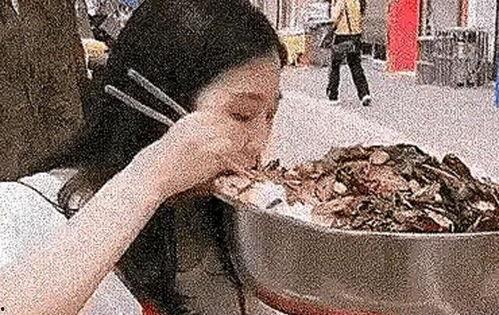 河南信阳吃瓜事件视频,一场引发热议的街头冲突瞬间