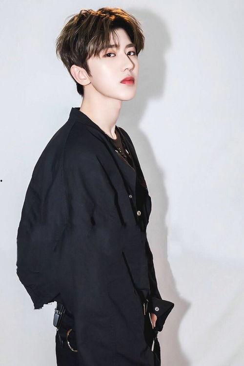 蔡徐坤直播间吃瓜视频下载,揭秘明星幕后趣事