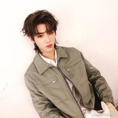 黄明昊吃瓜照片大全视频