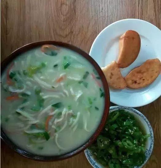 小瓜如何吃卷薄馍片视频,美味可口一学就会