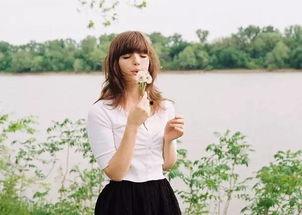 吃瓜拍照姿势姐妹视频,姐妹们的拍照姿势大揭秘