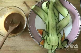 葫芦瓜怎么卷着吃视频,视频教你轻松卷着吃