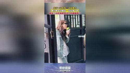 女子逛景点吃瓜视频大全,揭秘各大景点美食攻略