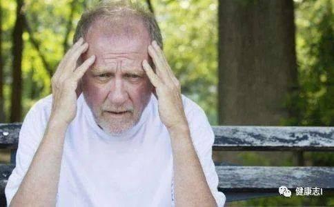 老人吃瓜突然暴毙视频,老人吃瓜意外暴毙，真相令人震惊