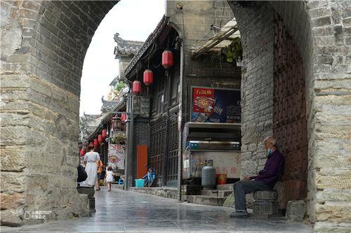 砀山古城吃瓜现场视频,夏日街头美食狂欢现场直击