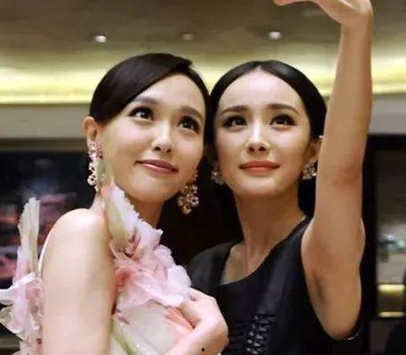 杨幂唐嫣私下吃瓜视频,娱乐圈的“姐妹花”日常曝光