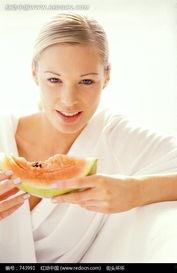 女子吃哈密瓜视频大全,女子品尝哈密瓜视频大盘点