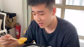 猛男的吃瓜视频