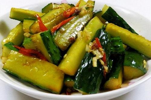 吃瓜厨房腌黄瓜视频,跟着吃瓜厨房学腌黄瓜，简单易学，清爽可口