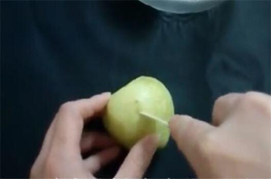 吃绿瓜要削皮吗视频讲解,削皮还是直接吃？视频揭秘